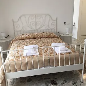 https://rooms-villa-bergamo-airport.italymilanhotels.net